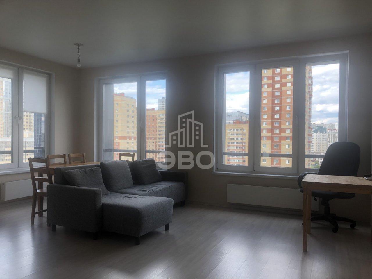 трехкомнатная квартира в Санкт-Петербурге по адресу: Оптиков ул., 34, к 1