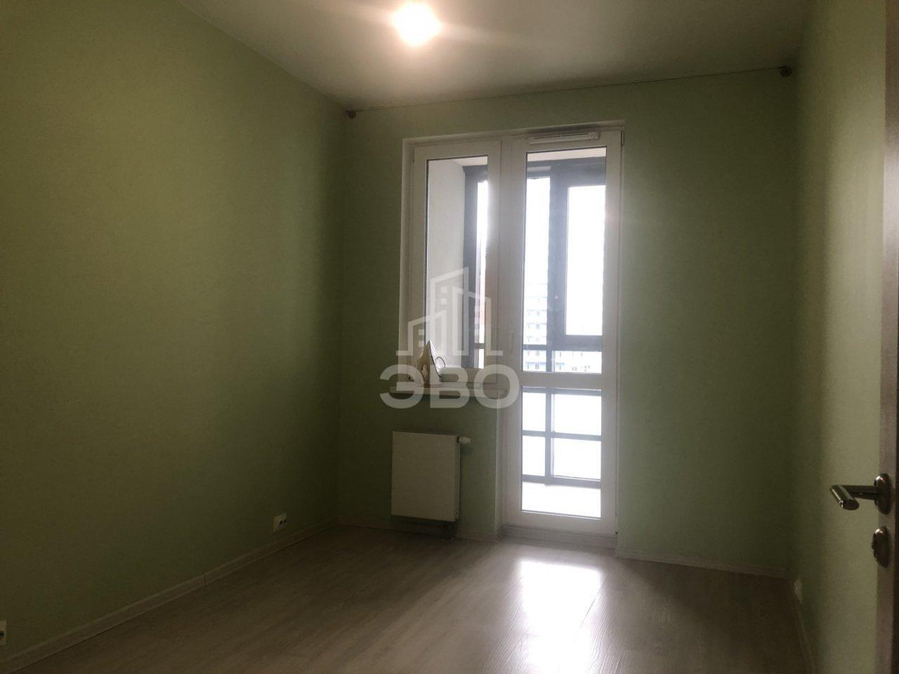 трехкомнатная квартира в Санкт-Петербурге по адресу: Оптиков ул., 34, к 1