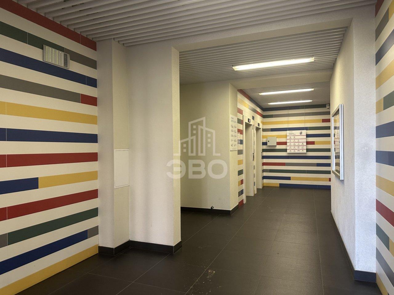 трехкомнатная квартира в Санкт-Петербурге по адресу: Оптиков ул., 34, к 1