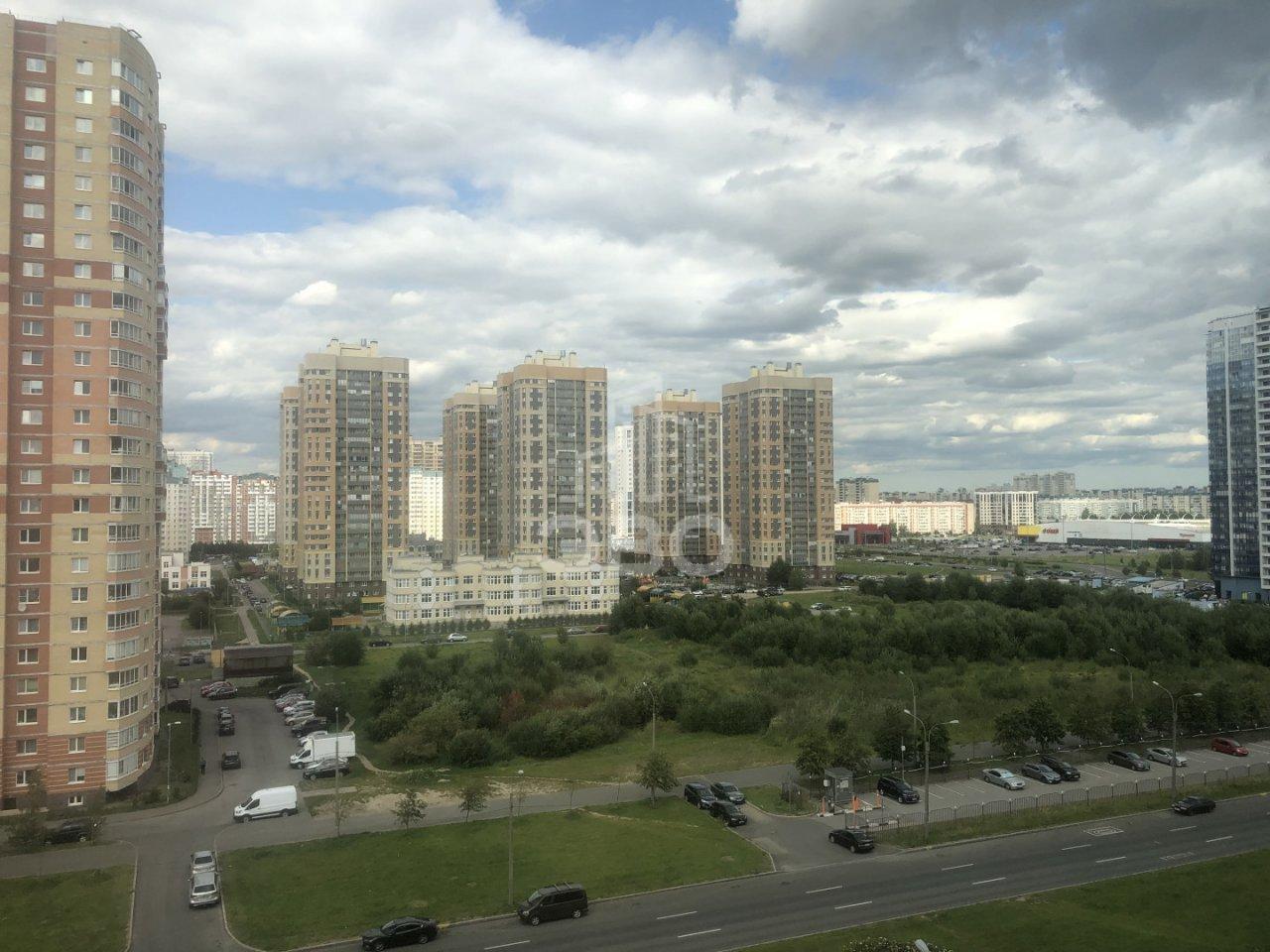 трехкомнатная квартира в Санкт-Петербурге по адресу: Оптиков ул., 34, к 1