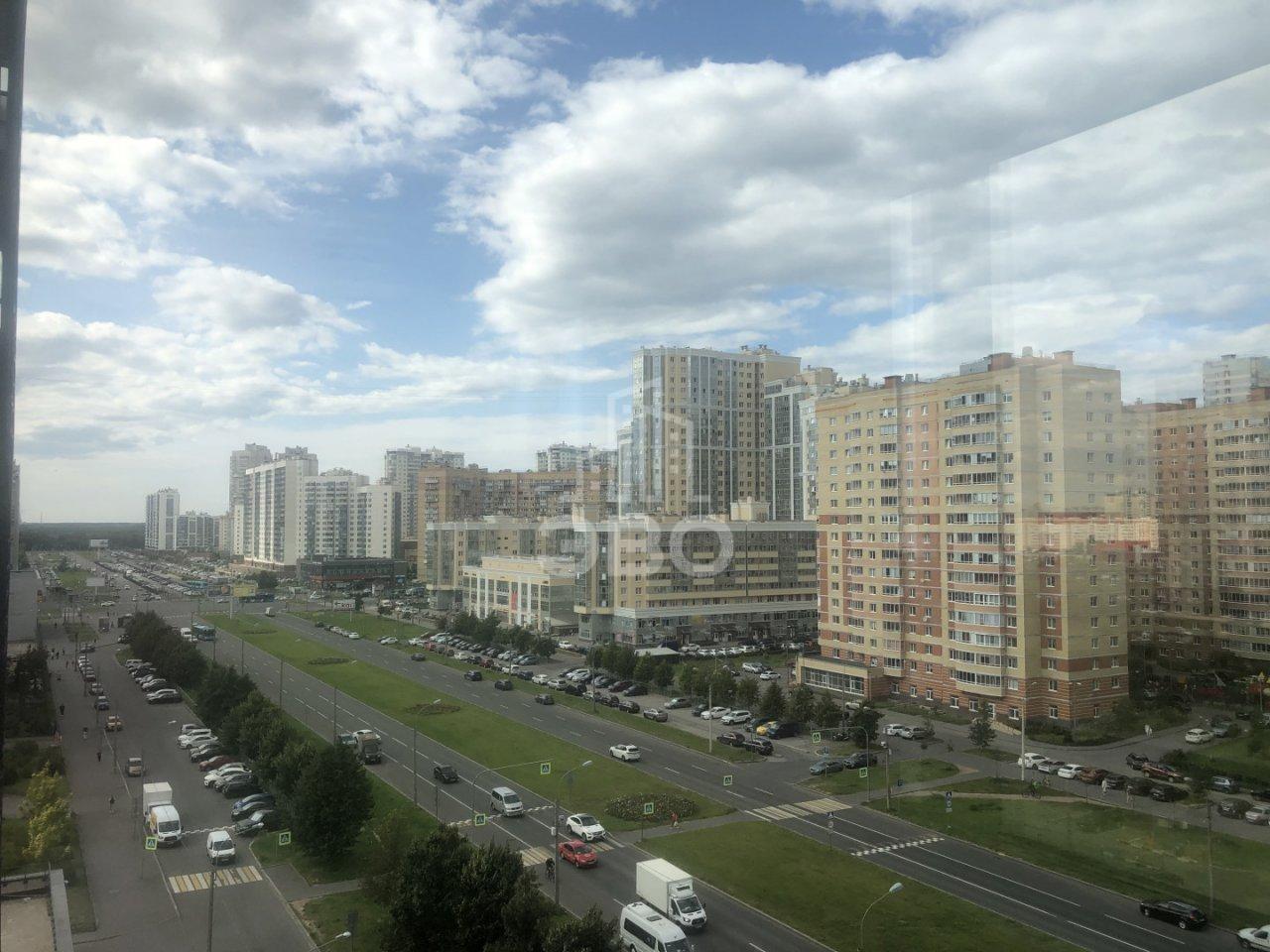 трехкомнатная квартира в Санкт-Петербурге по адресу: Оптиков ул., 34, к 1