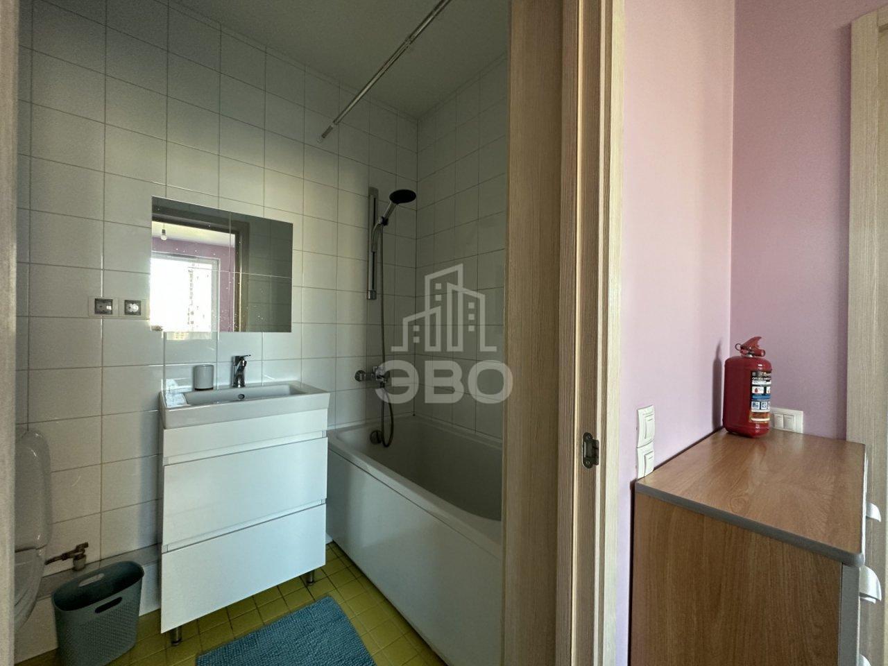 трехкомнатная квартира в Санкт-Петербурге по адресу: Оптиков ул., 34, к 1