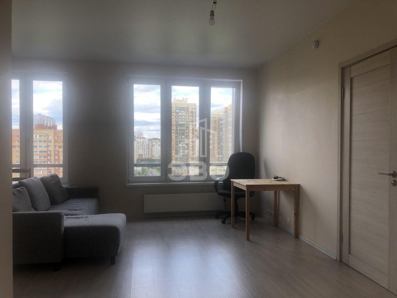 трехкомнатная квартира в Санкт-Петербурге по адресу: Оптиков ул., 34, к 1