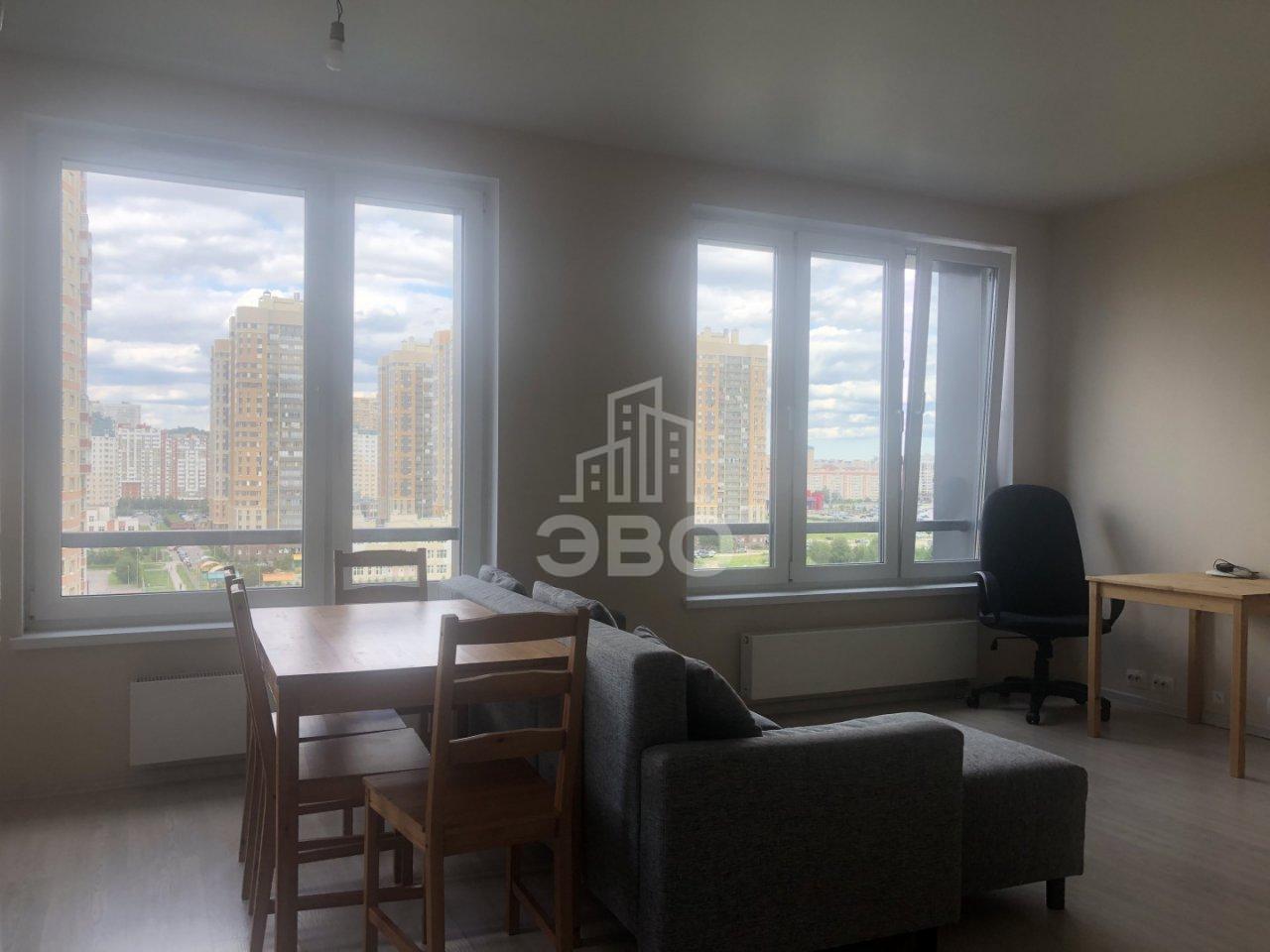 трехкомнатная квартира в Санкт-Петербурге по адресу: Оптиков ул., 34, к 1