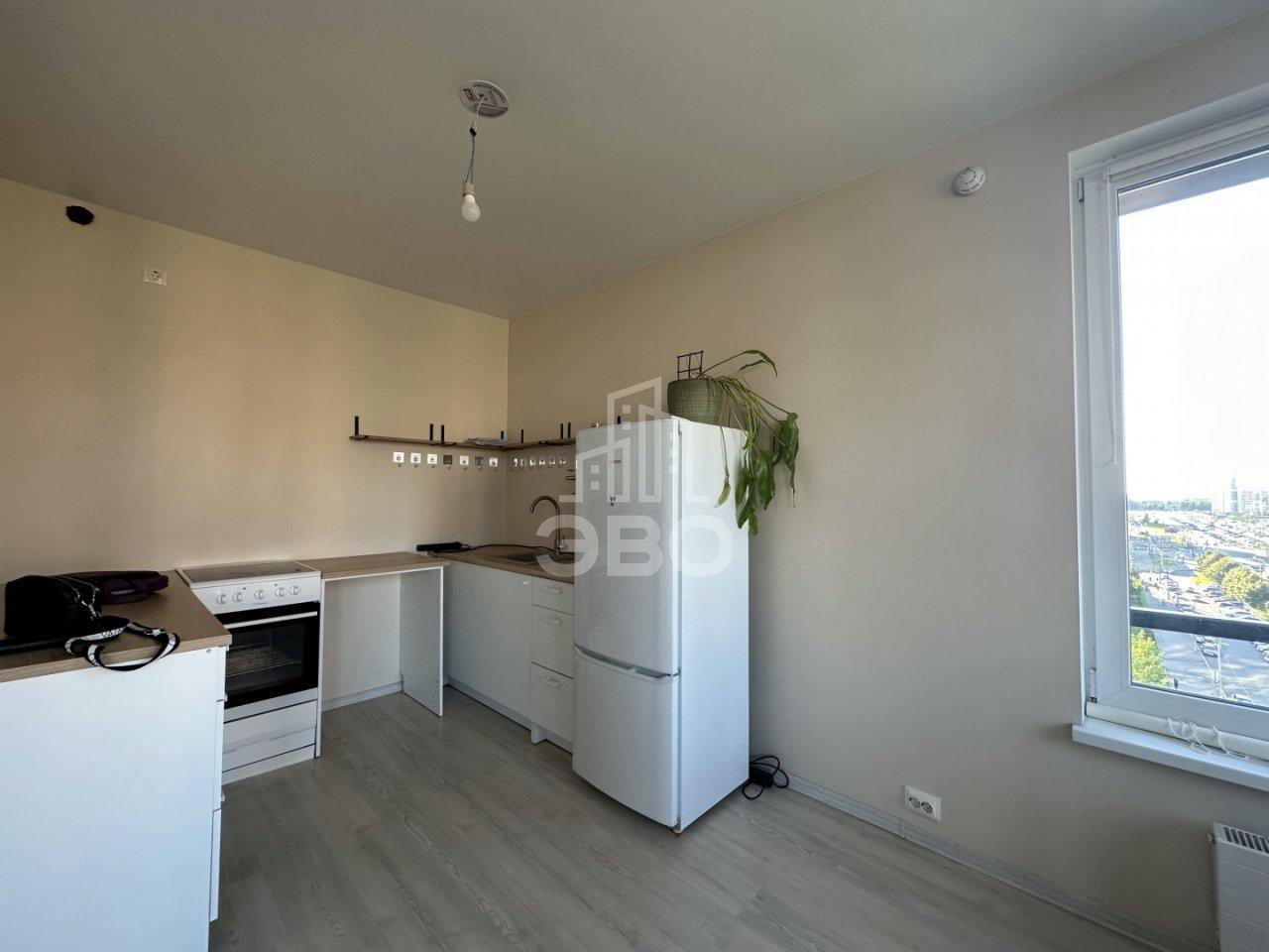 трехкомнатная квартира в Санкт-Петербурге по адресу: Оптиков ул., 34, к 1