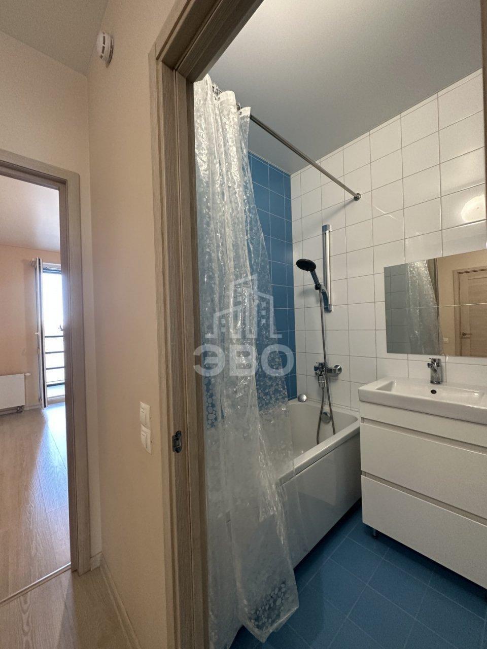 трехкомнатная квартира в Санкт-Петербурге по адресу: Оптиков ул., 34, к 1