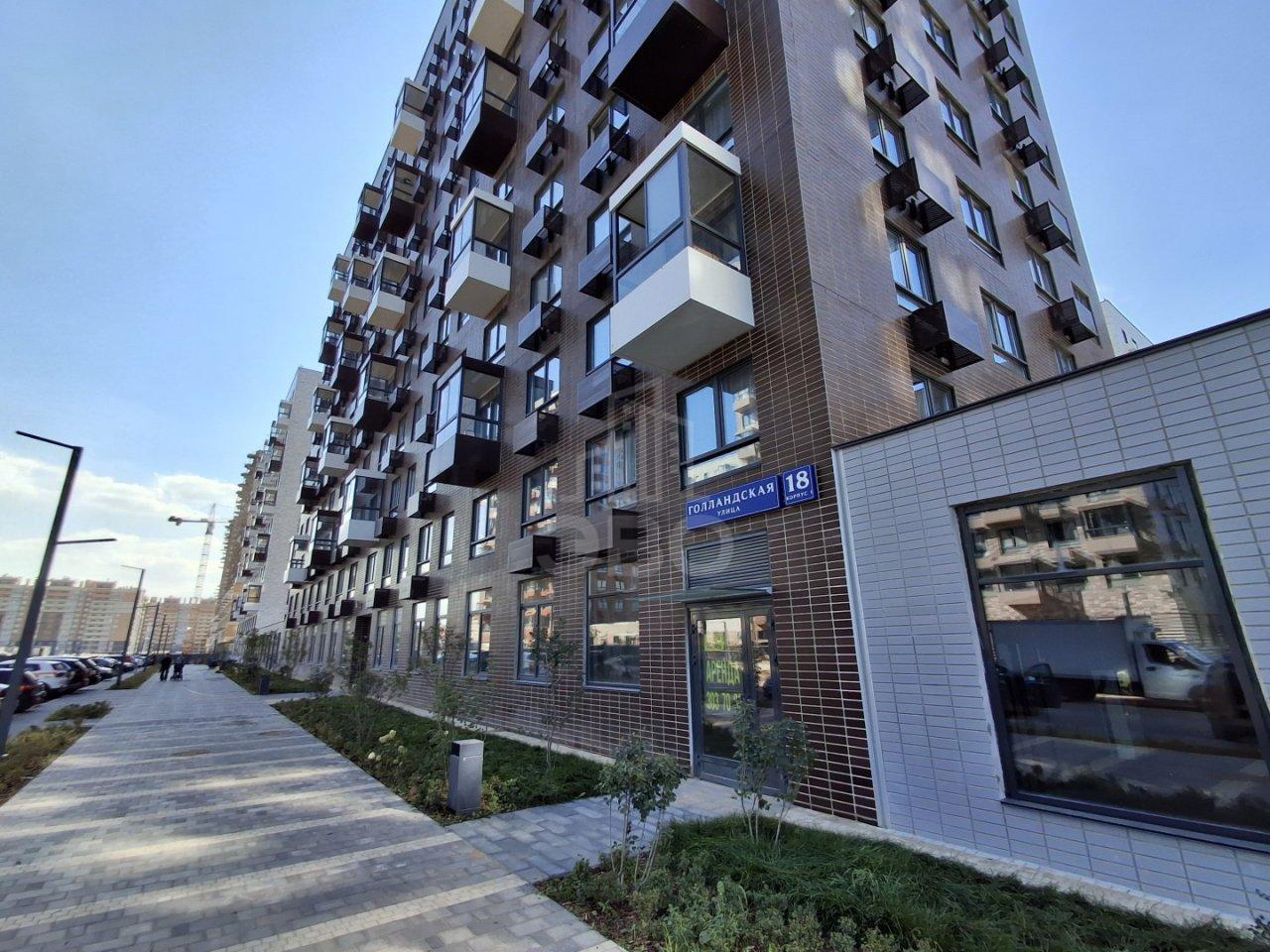 трехкомнатная квартира в Санкт-Петербурге по адресу: Голландская ул., 18, к 1