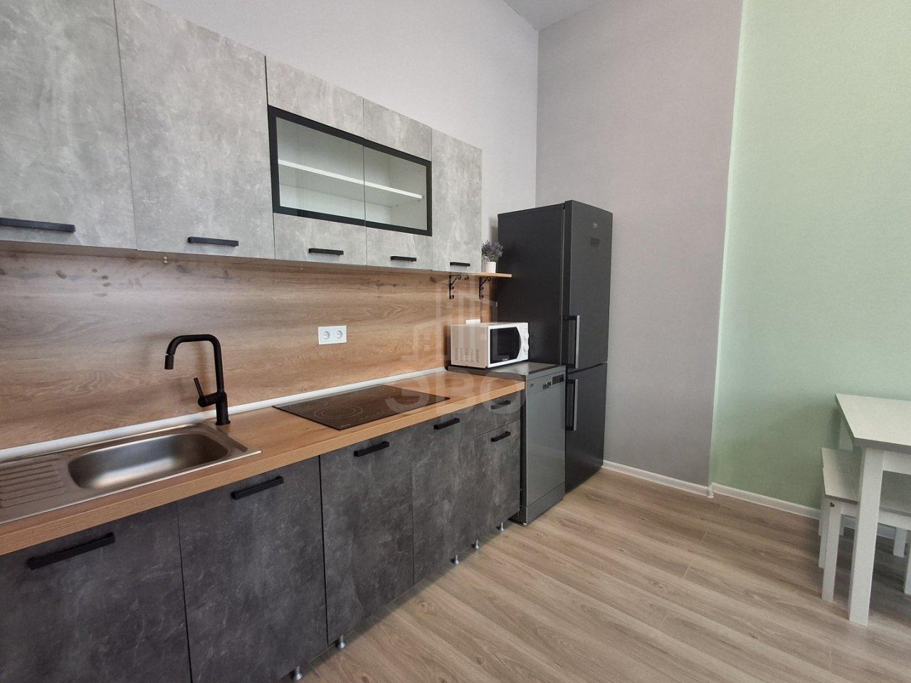 трехкомнатная квартира в Санкт-Петербурге по адресу: Голландская ул., 18, к 1