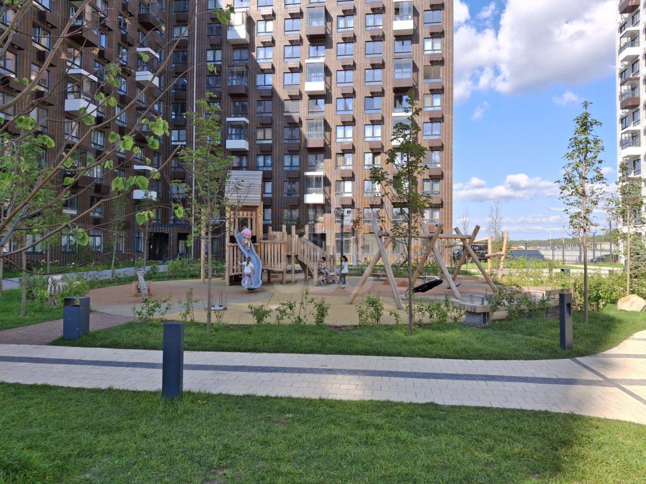 трехкомнатная квартира в Санкт-Петербурге по адресу: Голландская ул., 18, к 1