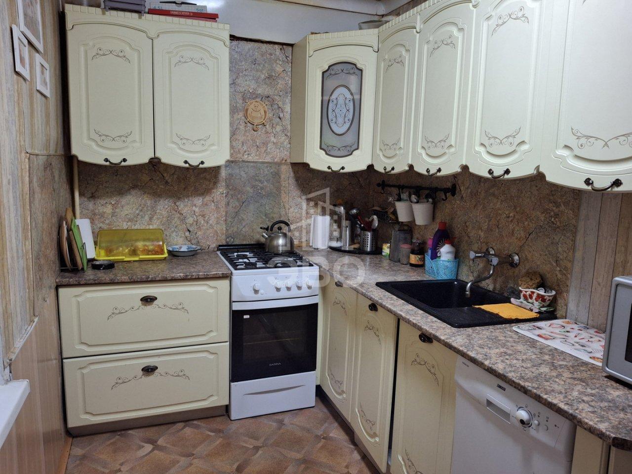 трехкомнатная квартира в Санкт-Петербурге по адресу: Солнечная ул., 37