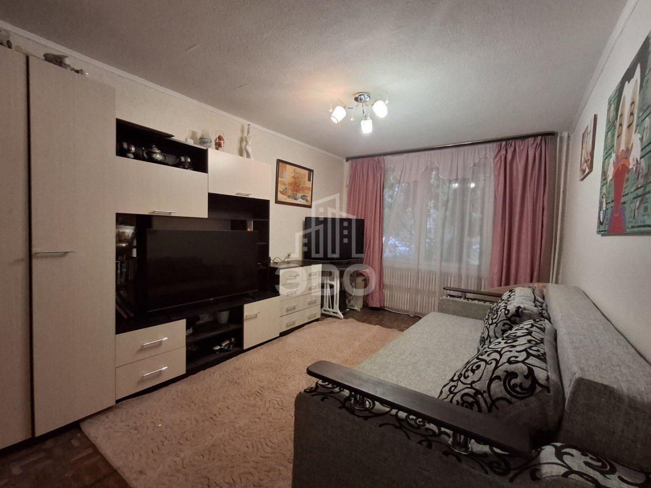 трехкомнатная квартира в Санкт-Петербурге по адресу: Солнечная ул., 37