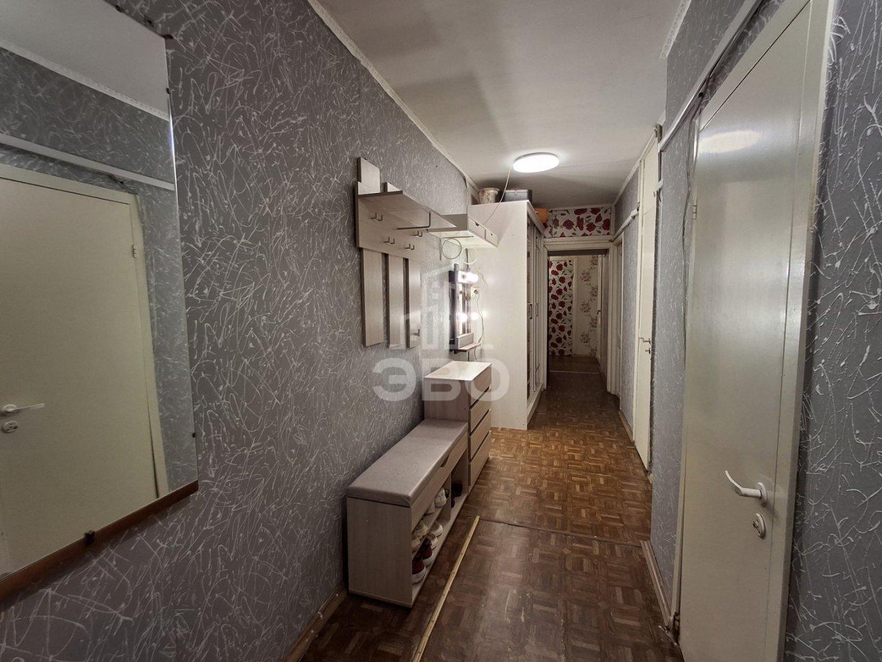 трехкомнатная квартира в Санкт-Петербурге по адресу: Солнечная ул., 37