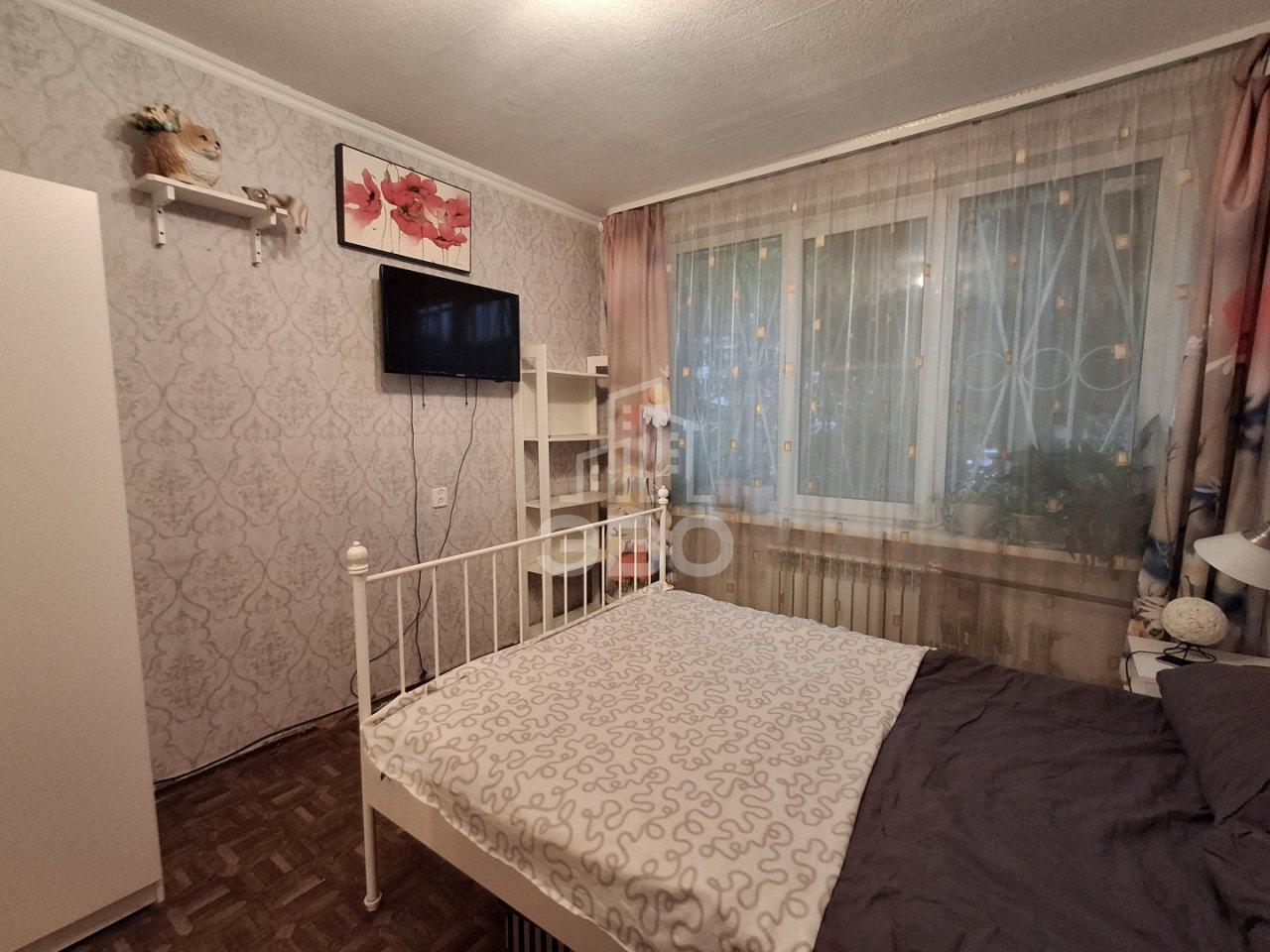 трехкомнатная квартира в Санкт-Петербурге по адресу: Солнечная ул., 37