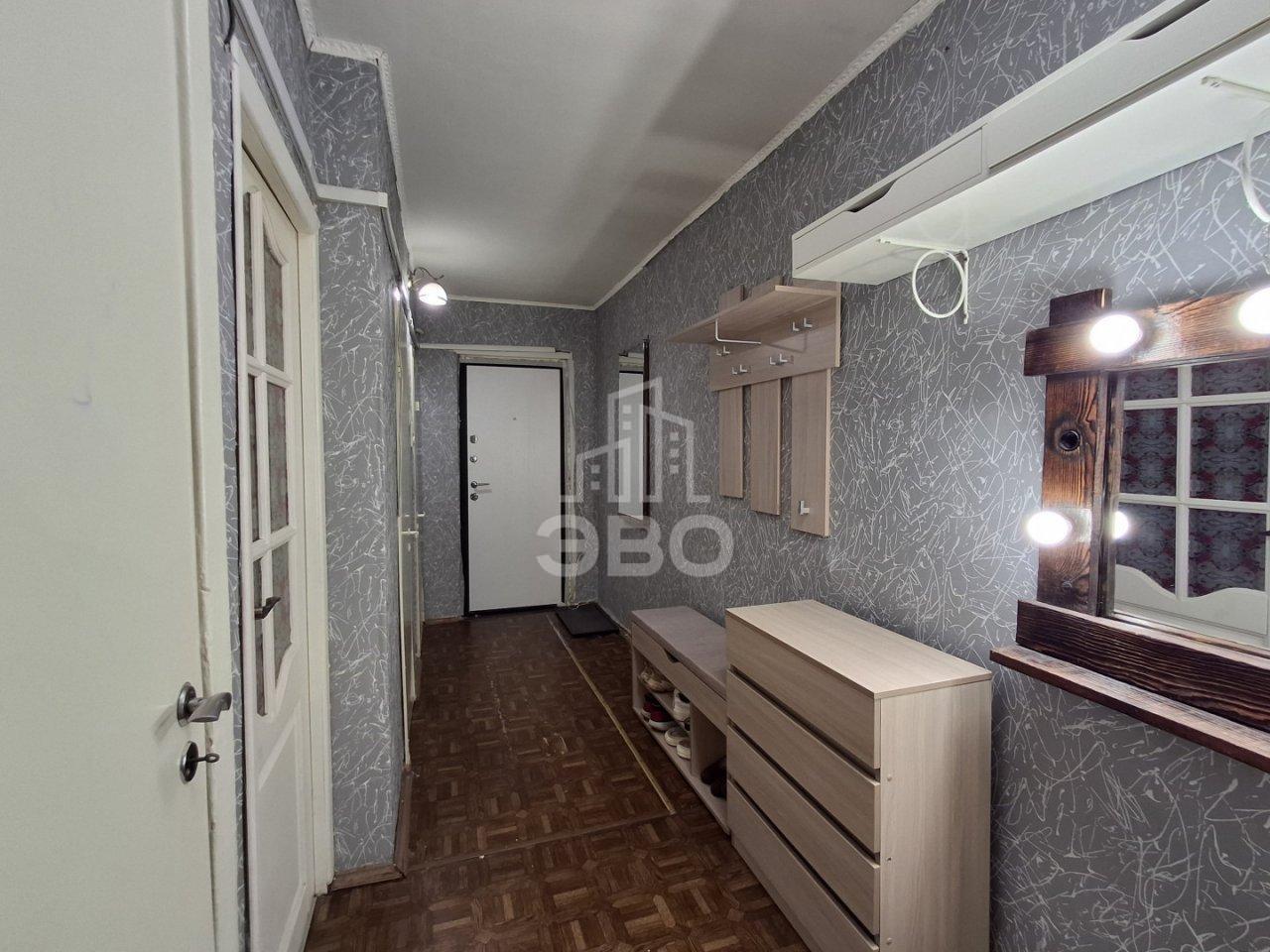 трехкомнатная квартира в Санкт-Петербурге по адресу: Солнечная ул., 37