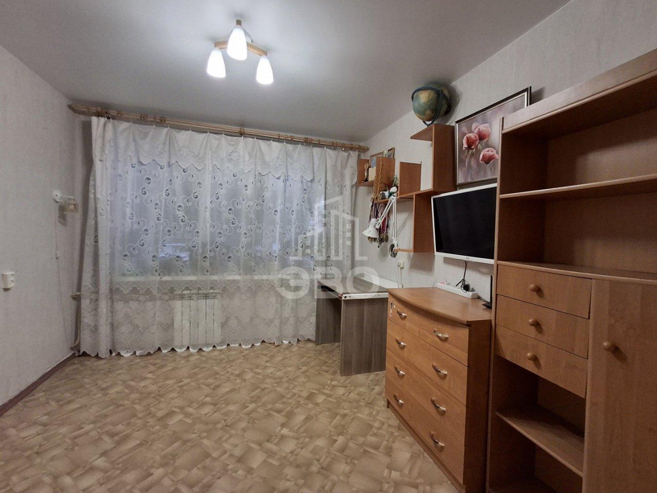 трехкомнатная квартира в Санкт-Петербурге по адресу: Солнечная ул., 37