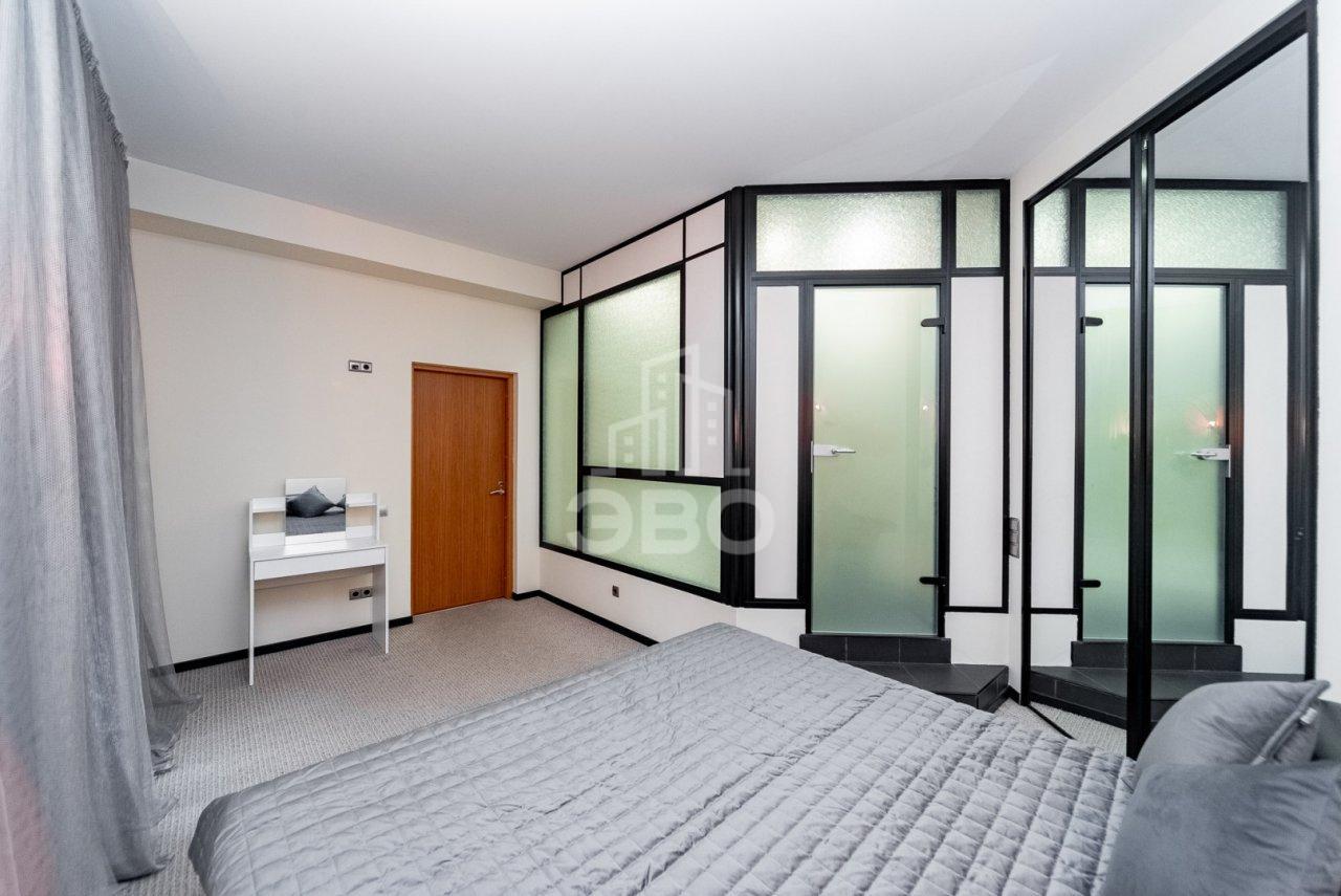 двухкомнатная квартира в Санкт-Петербурге по адресу: Пушкинская ул., 18