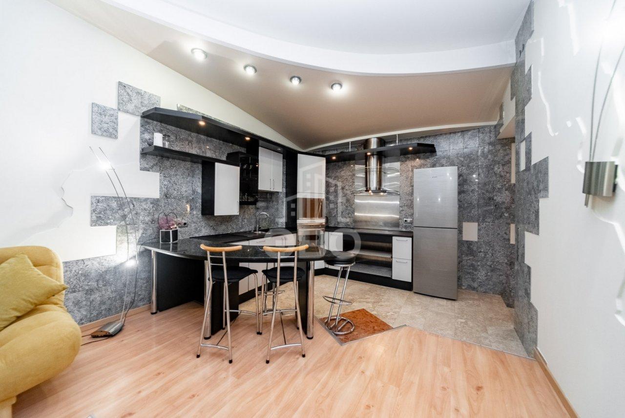 двухкомнатная квартира в Санкт-Петербурге по адресу: Пушкинская ул., 18