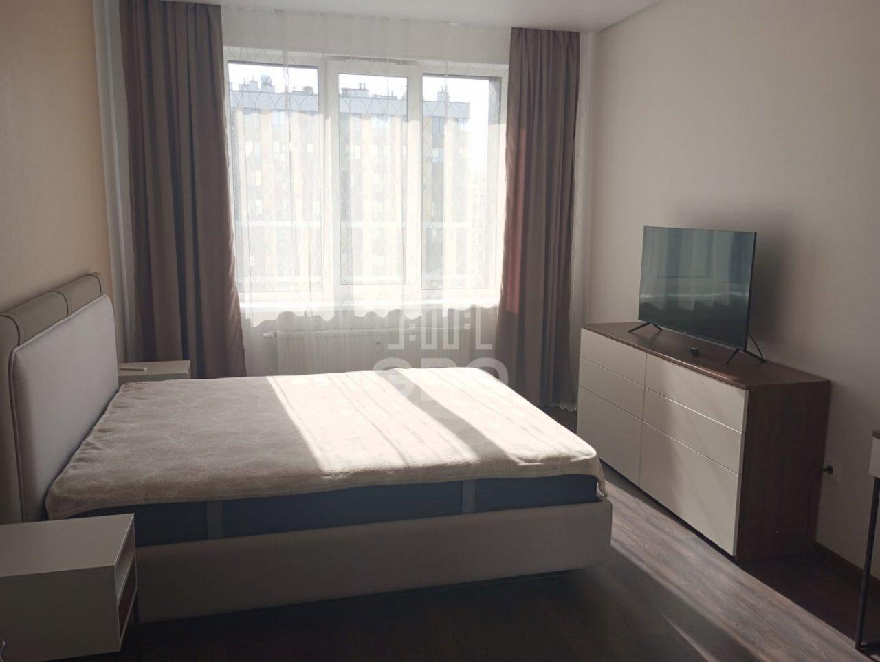 однокомнатная квартира в Санкт-Петербурге по адресу: Октябрьская наб., 34, к 5