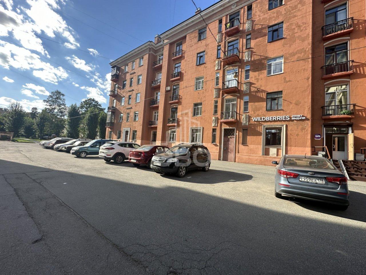 трехкомнатная квартира в Санкт-Петербурге по адресу: Ивановская ул., 15, литера А