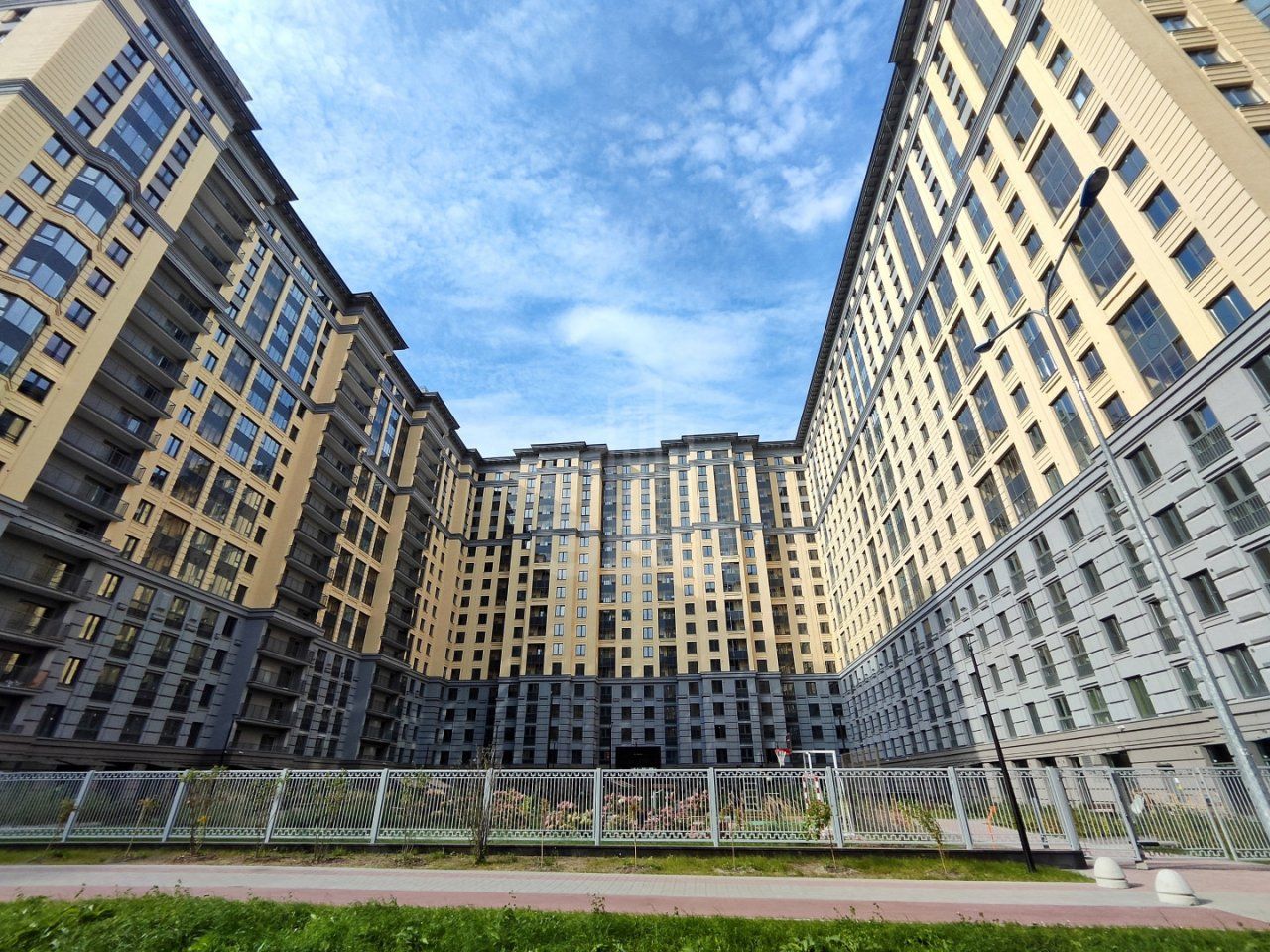 однокомнатная квартира в Санкт-Петербурге по адресу: Октябрьская наб., 40, строение 1