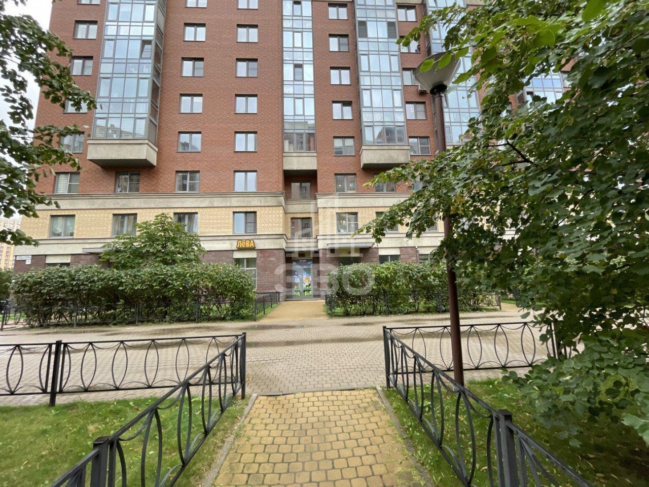 трехкомнатная квартира в Санкт-Петербурге по адресу: Ленинградская ул., 7