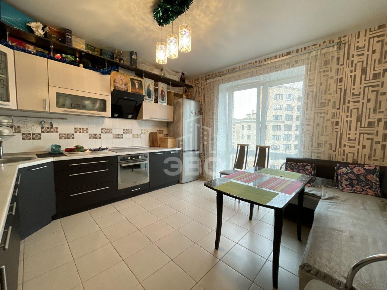 трехкомнатная квартира в Санкт-Петербурге по адресу: Ленинградская ул., 7