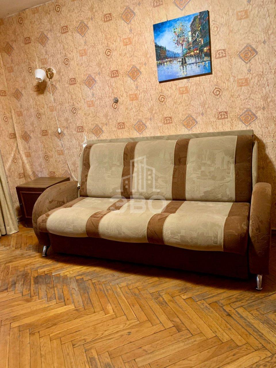 трехкомнатная квартира в Санкт-Петербурге по адресу: Школьная ул., 76