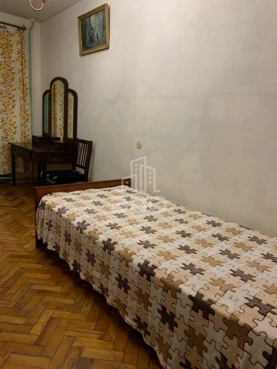 трехкомнатная квартира в Санкт-Петербурге по адресу: Школьная ул., 76