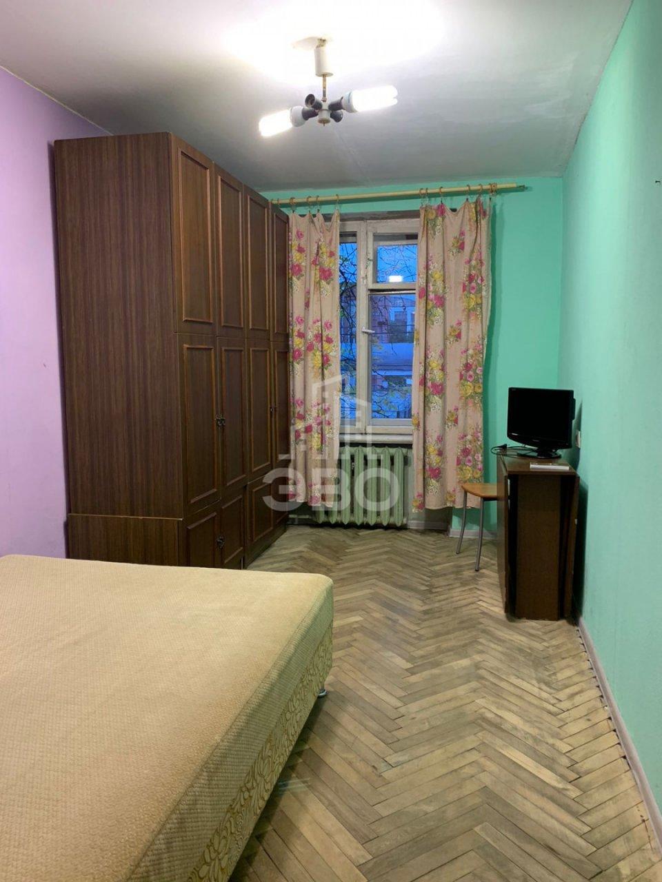 трехкомнатная квартира в Санкт-Петербурге по адресу: Школьная ул., 76