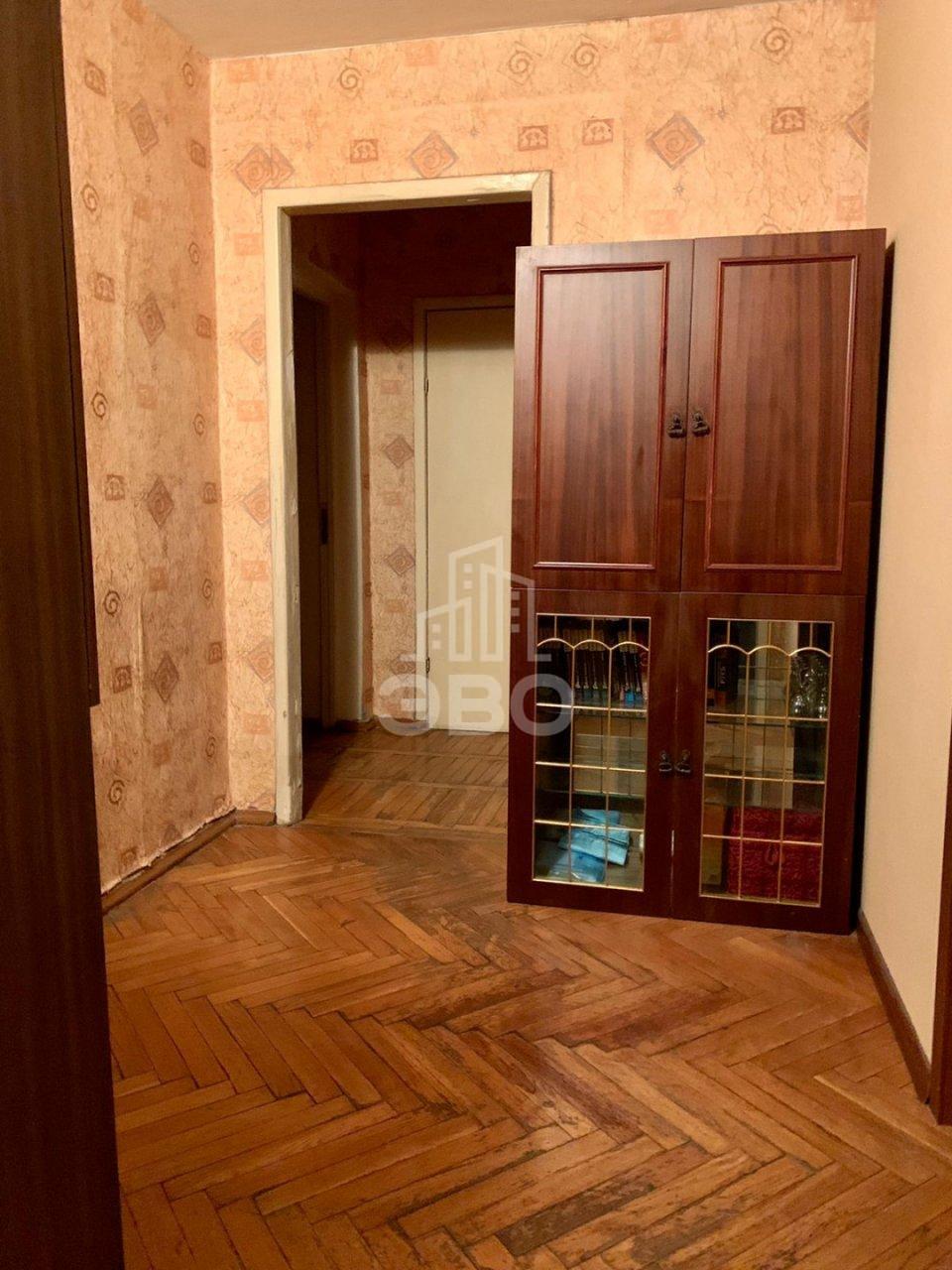 трехкомнатная квартира в Санкт-Петербурге по адресу: Школьная ул., 76