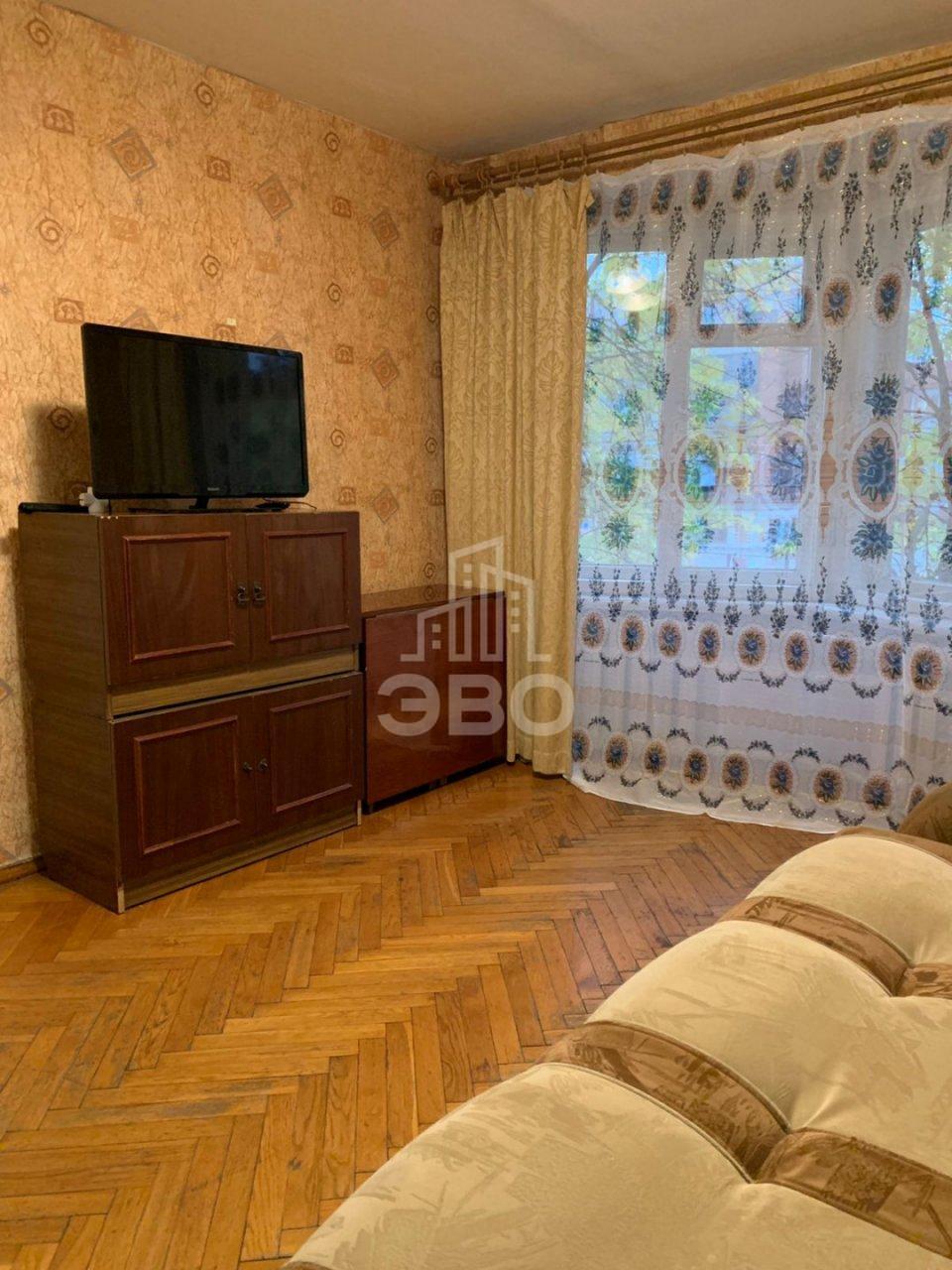 трехкомнатная квартира в Санкт-Петербурге по адресу: Школьная ул., 76