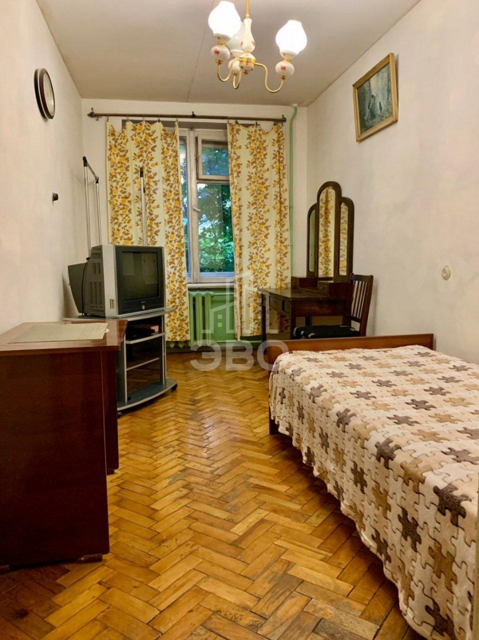 трехкомнатная квартира в Санкт-Петербурге по адресу: Школьная ул., 76