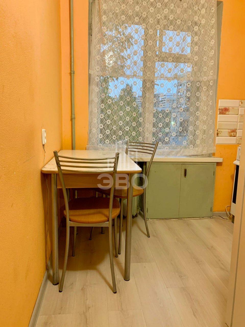 трехкомнатная квартира в Санкт-Петербурге по адресу: Школьная ул., 76