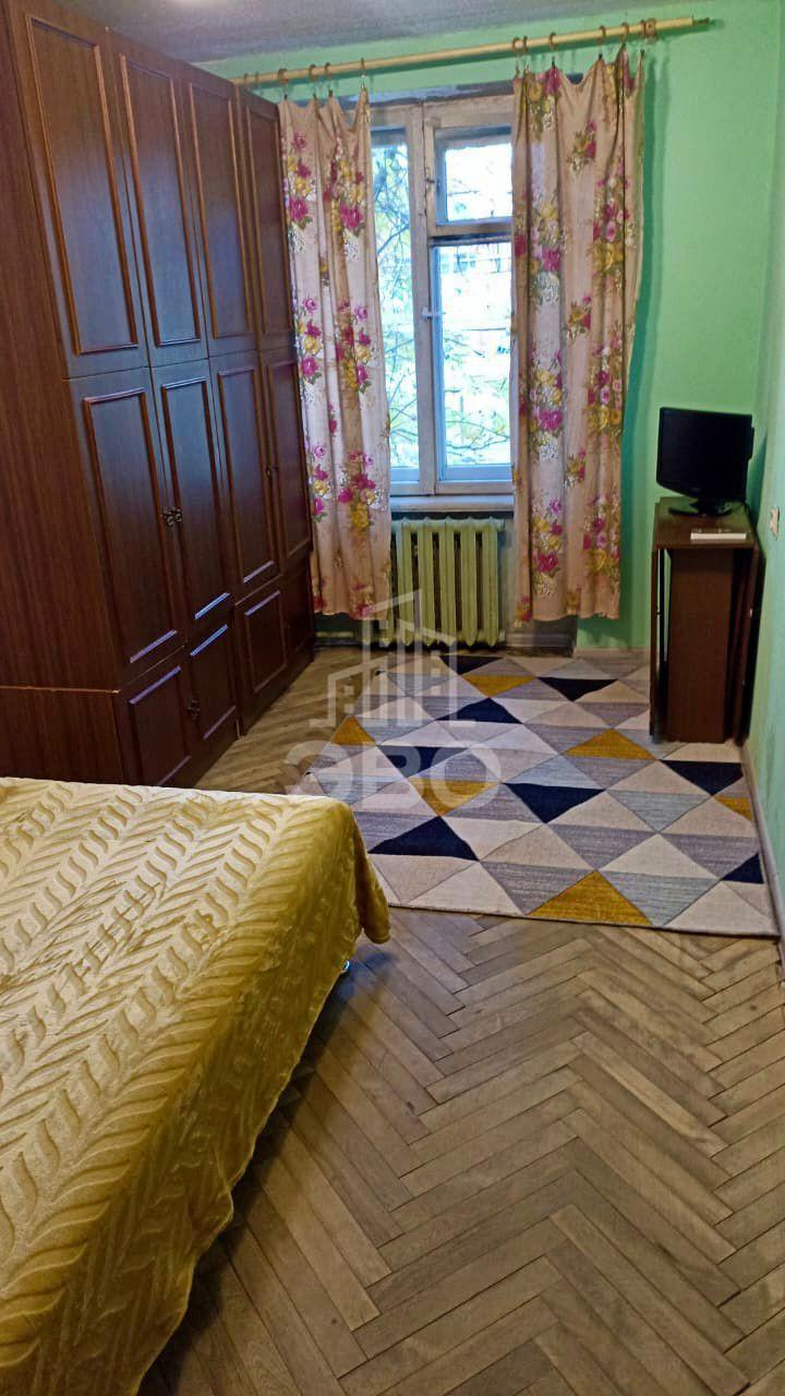 трехкомнатная квартира в Санкт-Петербурге по адресу: Школьная ул., 76