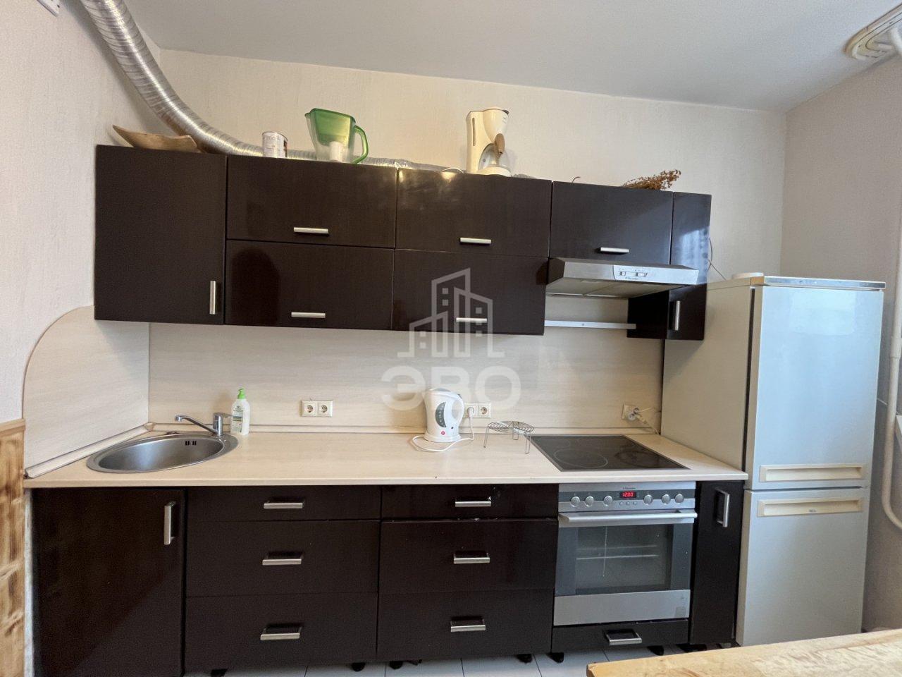 трехкомнатная квартира в Санкт-Петербурге по адресу: Новоколомяжский проспект, 11