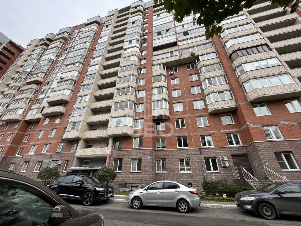 трехкомнатная квартира в Санкт-Петербурге по адресу: Новоколомяжский проспект, 11