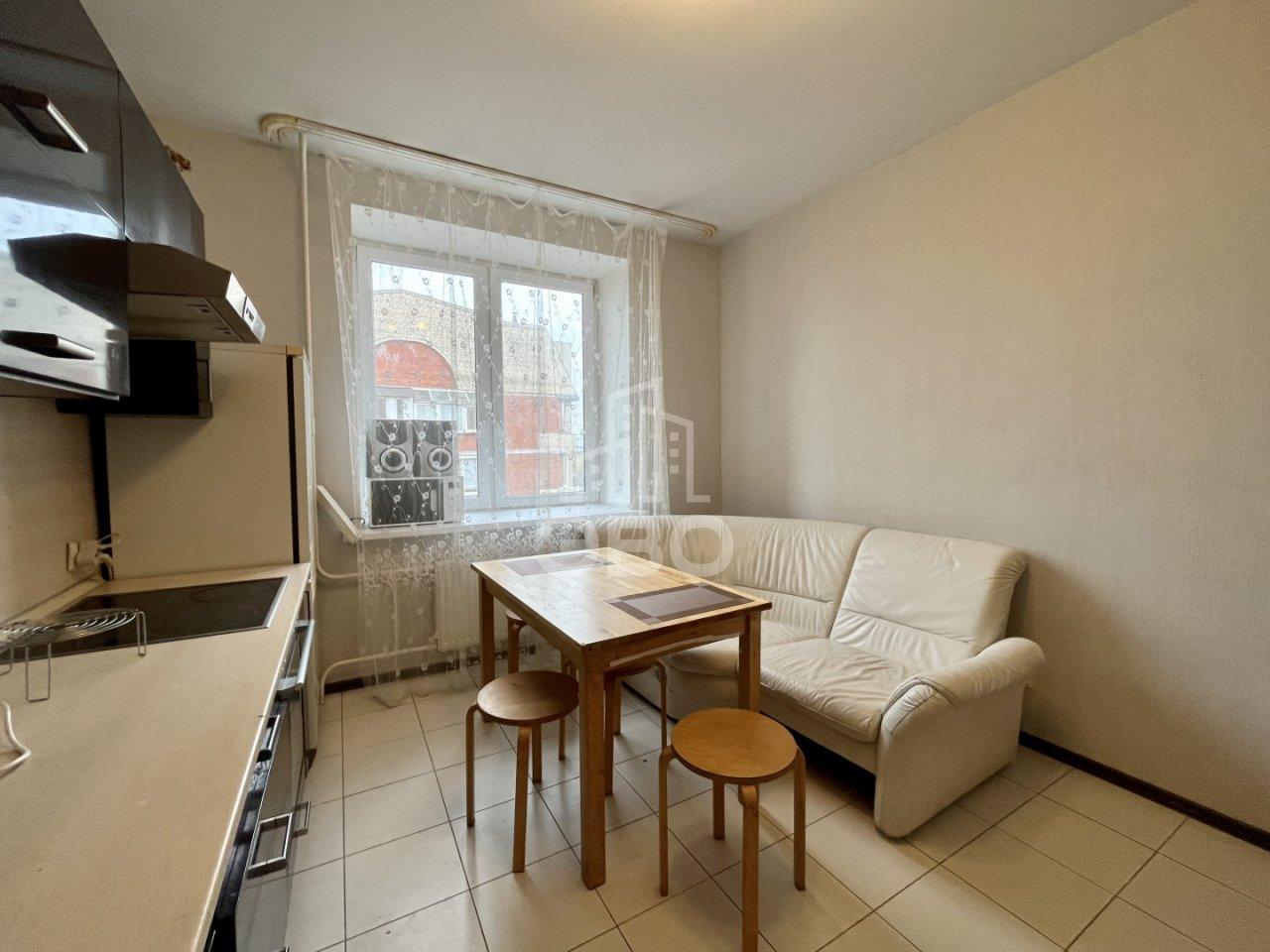 трехкомнатная квартира в Санкт-Петербурге по адресу: Новоколомяжский проспект, 11