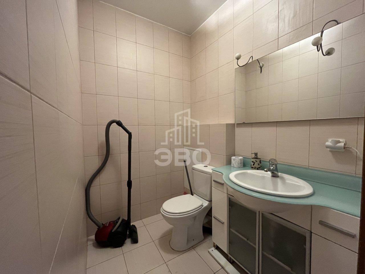 трехкомнатная квартира в Санкт-Петербурге по адресу: Новоколомяжский проспект, 11