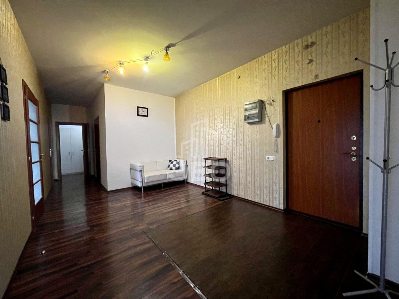 трехкомнатная квартира в Санкт-Петербурге по адресу: Новоколомяжский проспект, 11