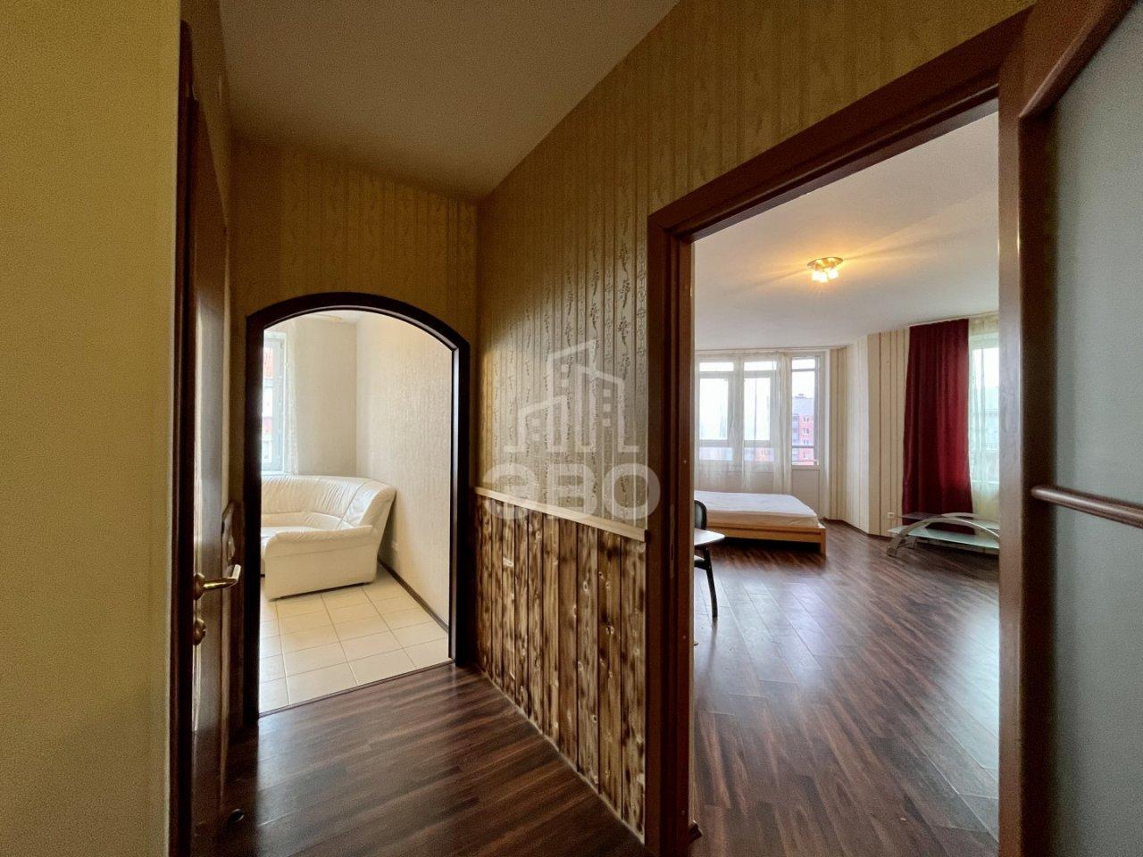 трехкомнатная квартира в Санкт-Петербурге по адресу: Новоколомяжский проспект, 11