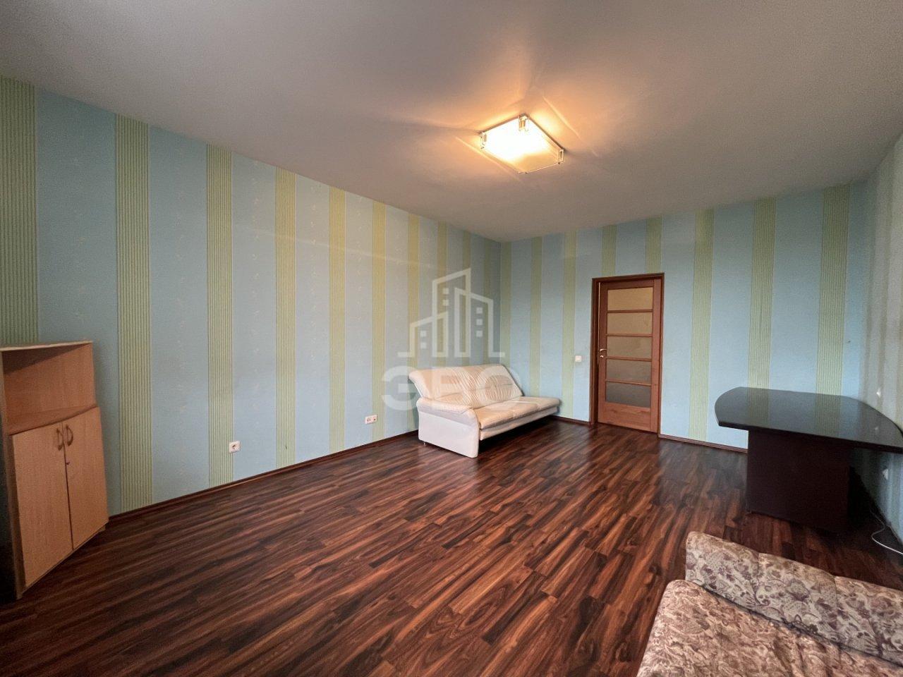 трехкомнатная квартира в Санкт-Петербурге по адресу: Новоколомяжский проспект, 11