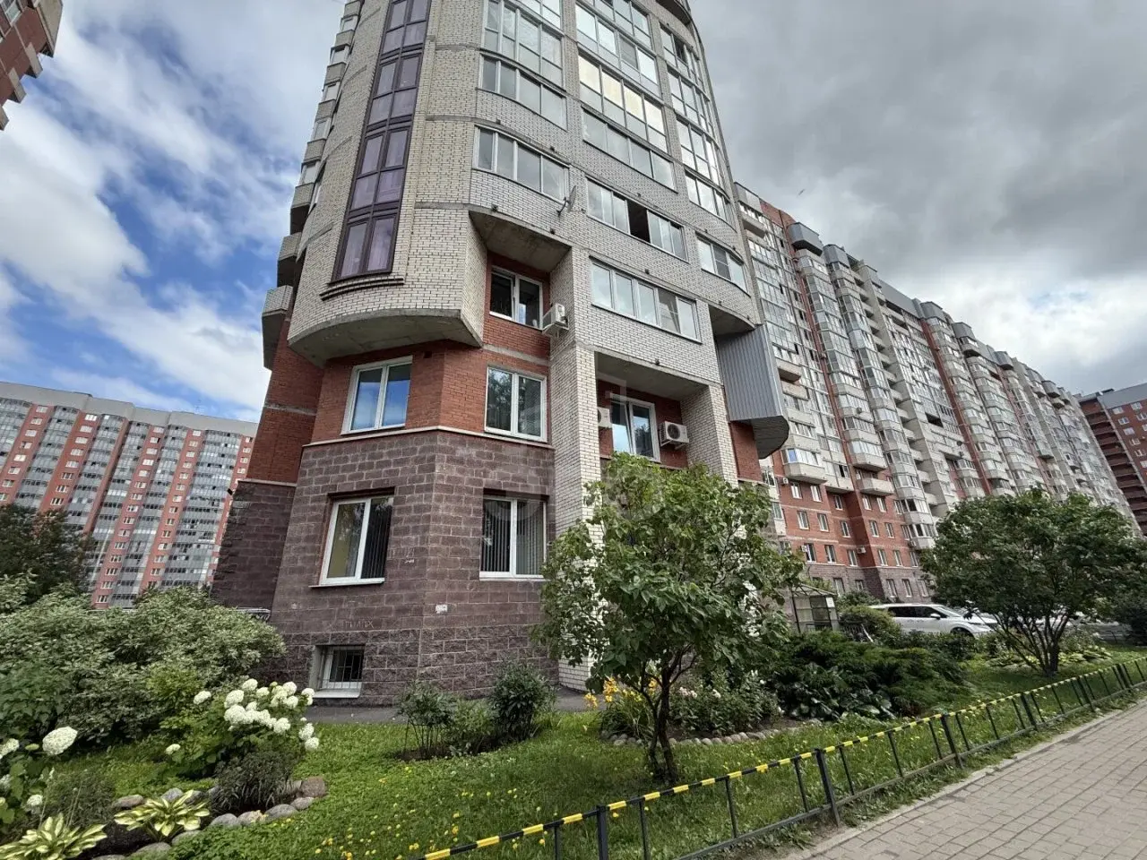 трехкомнатная квартира в Санкт-Петербурге по адресу: Новоколомяжский проспект, 11