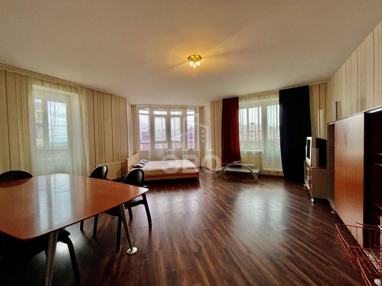 трехкомнатная квартира в Санкт-Петербурге по адресу: Новоколомяжский проспект, 11