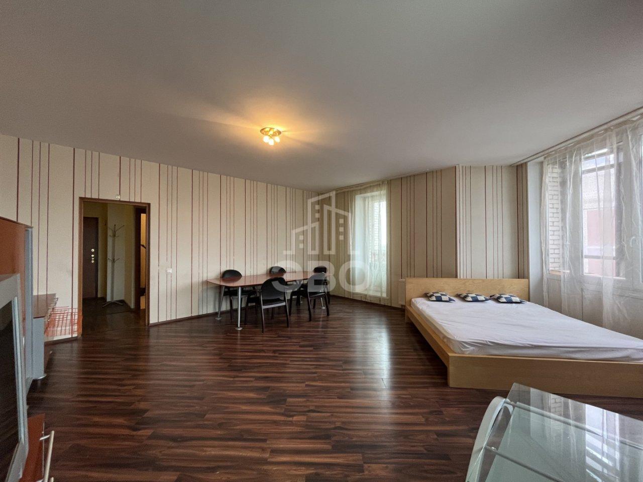 трехкомнатная квартира в Санкт-Петербурге по адресу: Новоколомяжский проспект, 11