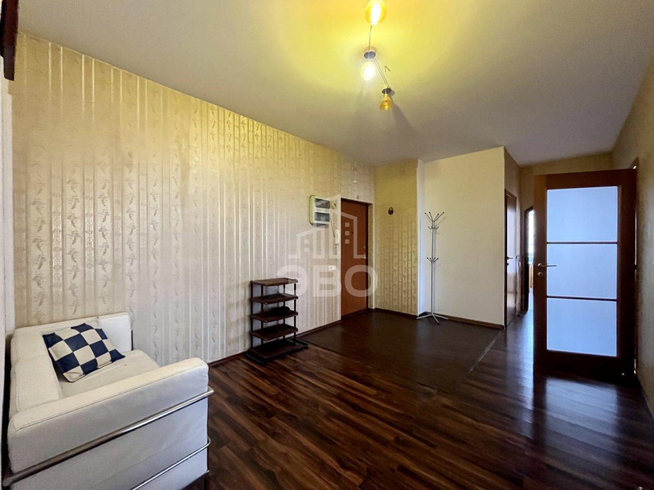 трехкомнатная квартира в Санкт-Петербурге по адресу: Новоколомяжский проспект, 11