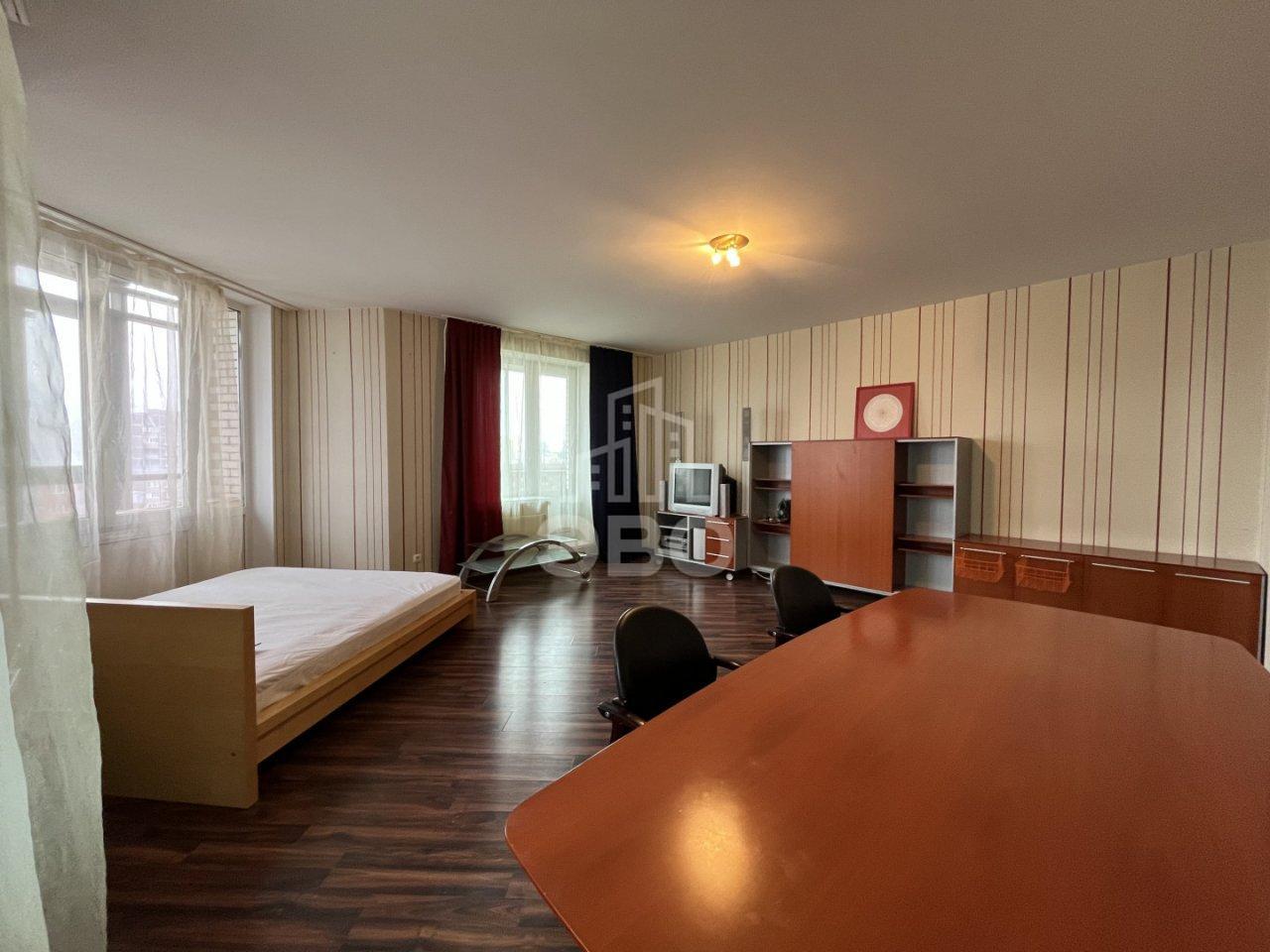 трехкомнатная квартира в Санкт-Петербурге по адресу: Новоколомяжский проспект, 11