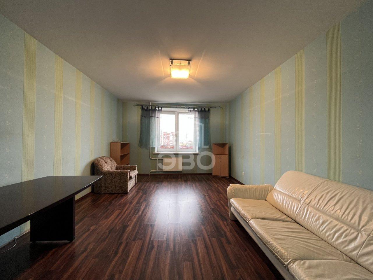 трехкомнатная квартира в Санкт-Петербурге по адресу: Новоколомяжский проспект, 11