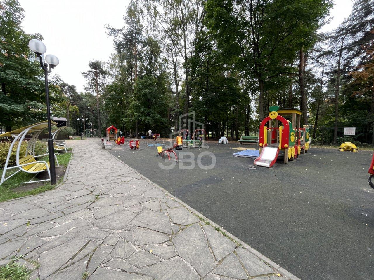 трехкомнатная квартира в Санкт-Петербурге по адресу: Новоколомяжский проспект, 11