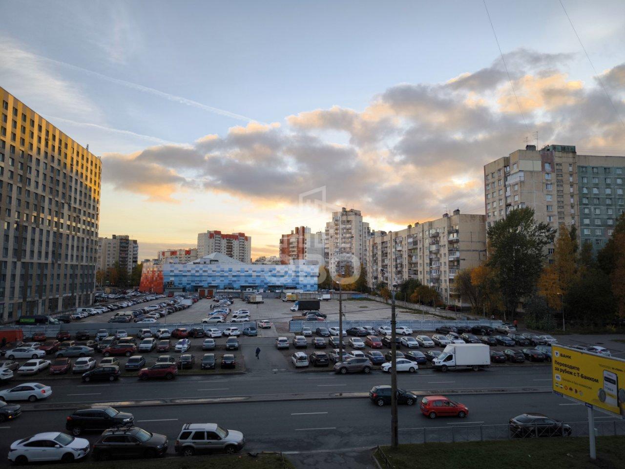 четырехкомнатная квартира в Санкт-Петербурге по адресу: Просвещения проспект, 30, к 1