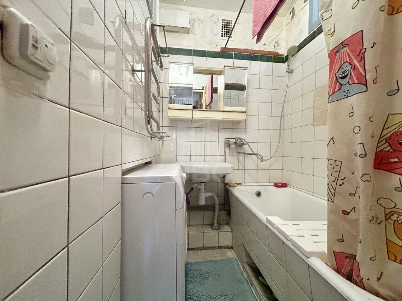 четырехкомнатная квартира в Санкт-Петербурге по адресу: Швейцарская ул., 18, к 1